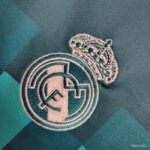 Real Madrid Retro 2017-2018 Third Kit Long Sleeve - Image 5