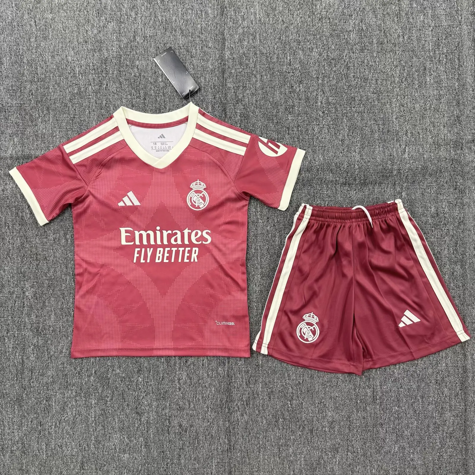 e6269d9f00eac3943999ac3269fec166.webp 2026/2027 Real Madrid Third Away Football Shirt 1:1 Thai Quality Kids Size - Image 1
